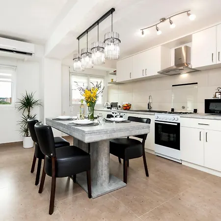 Arena Parkside Πούλα