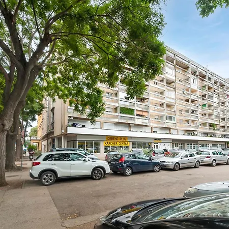 Arena Parkside Πούλα