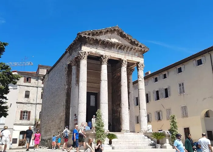 Апартаменти Arena Parkside *